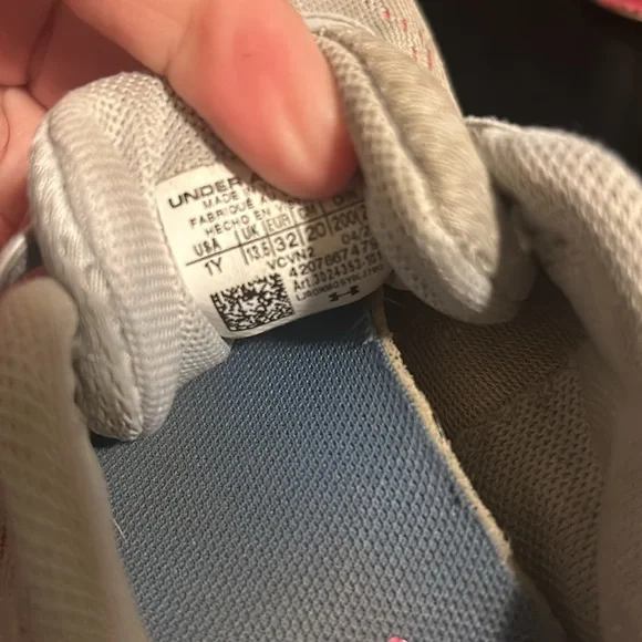 Under Armour shoes - Picture 5 of 5